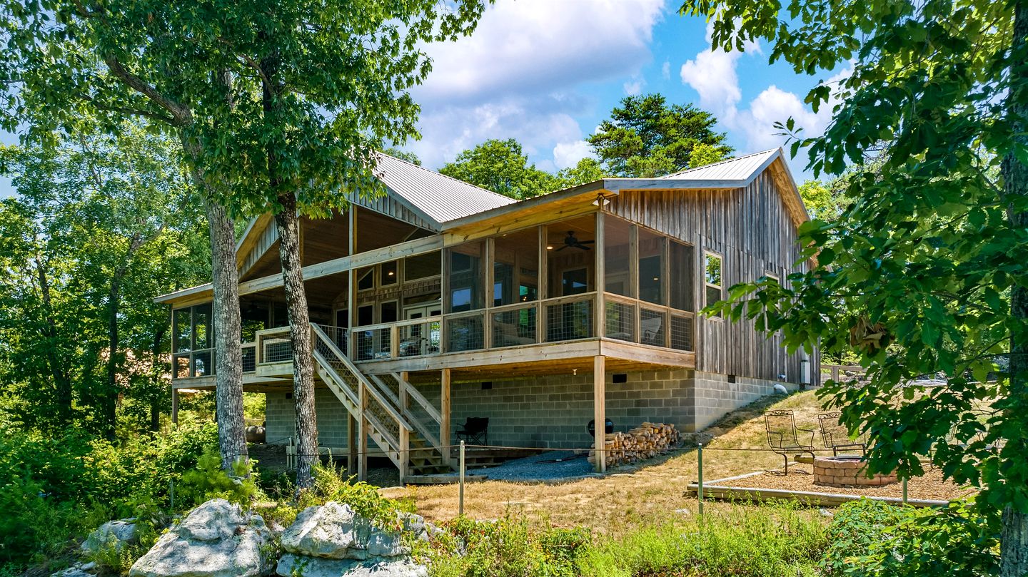 Sundance Rock -Majestic Cottage with Open Living Spaces and Views in Mentone, Alabama
