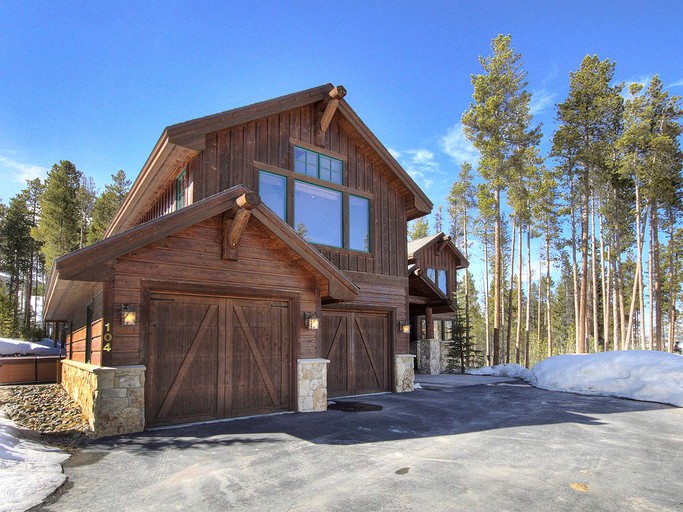 Cabins (Breckenridge, Colorado, United States)