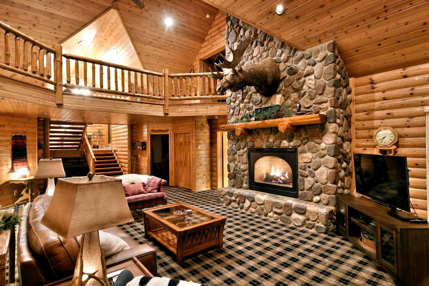 Grand Family-Friendly, Lake Front Cabin with Luxury Amenities for a Relaxing Getaway on Lake Tahkodah in the North Woods of Wisconsin