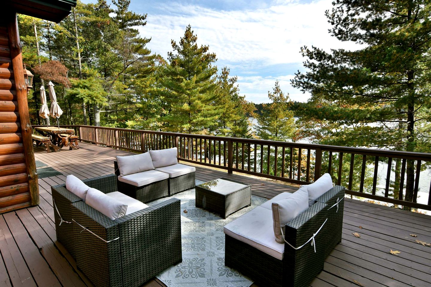 Grand Family-Friendly, Lake Front Cabin with Luxury Amenities for a Relaxing Getaway on Lake Tahkodah in the North Woods of Wisconsin