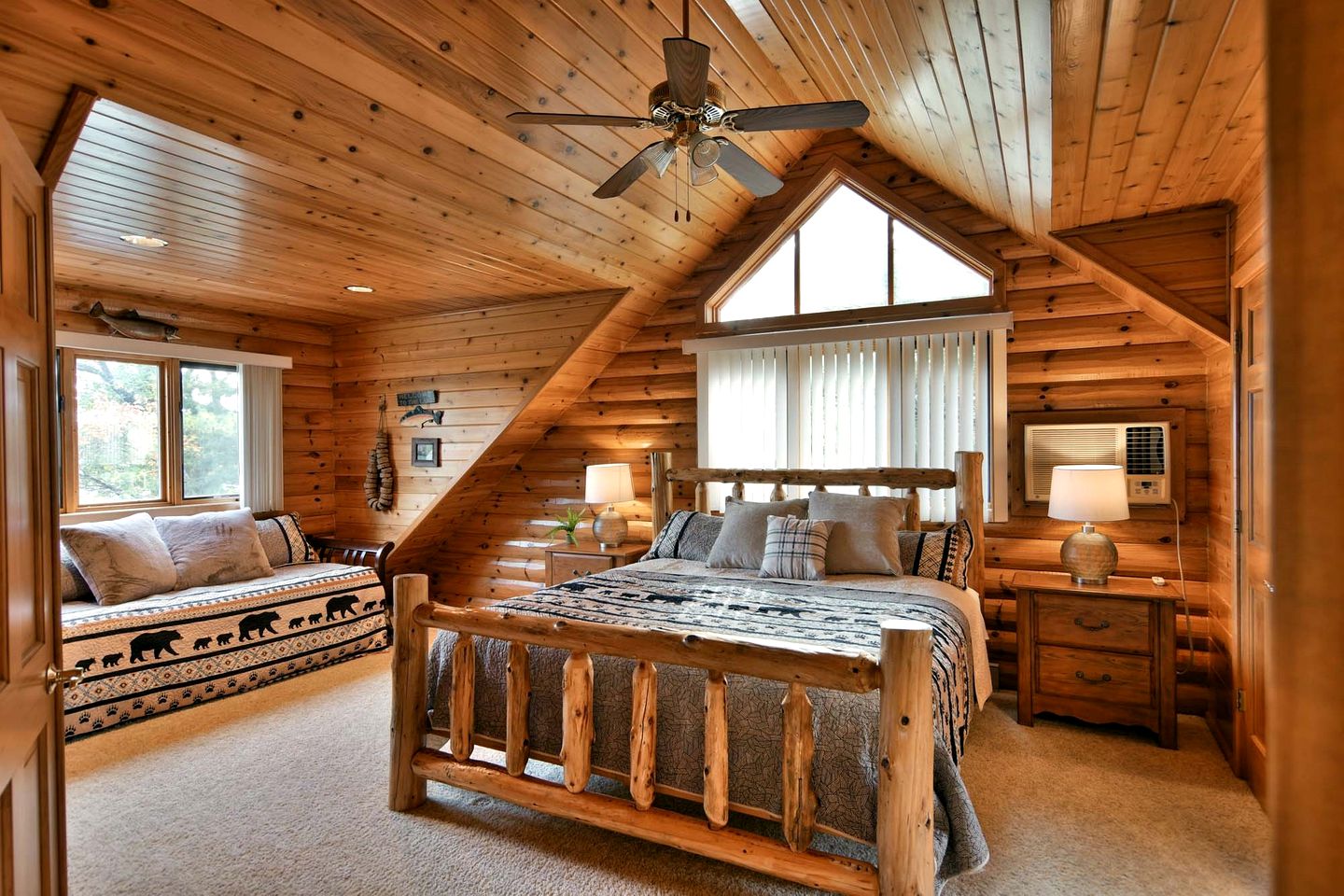 Grand Family-Friendly, Lake Front Cabin with Luxury Amenities for a Relaxing Getaway on Lake Tahkodah in the North Woods of Wisconsin