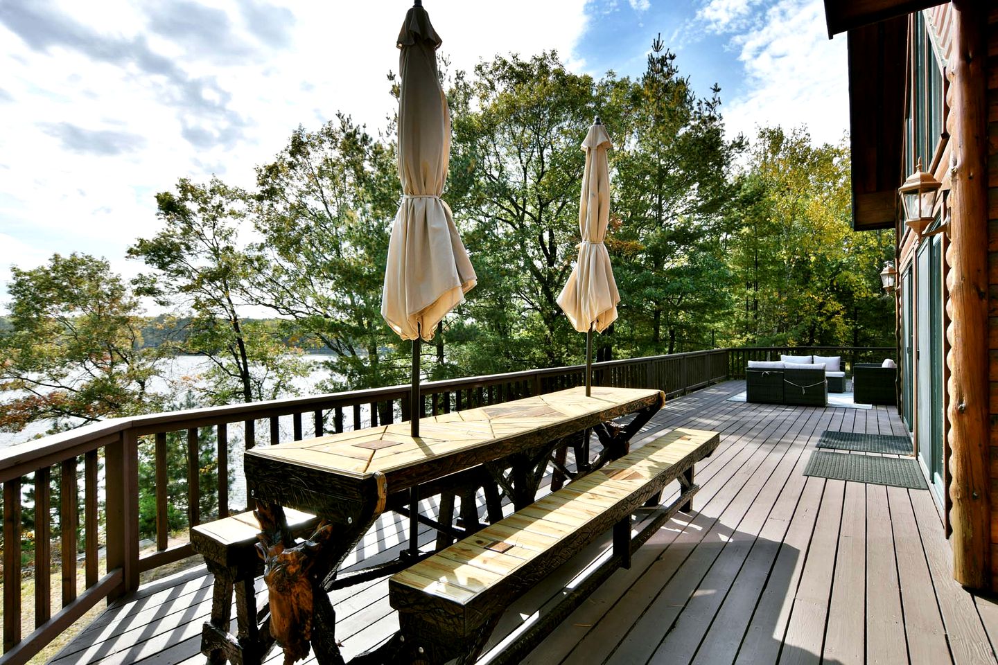 Grand Family-Friendly, Lake Front Cabin with Luxury Amenities for a Relaxing Getaway on Lake Tahkodah in the North Woods of Wisconsin