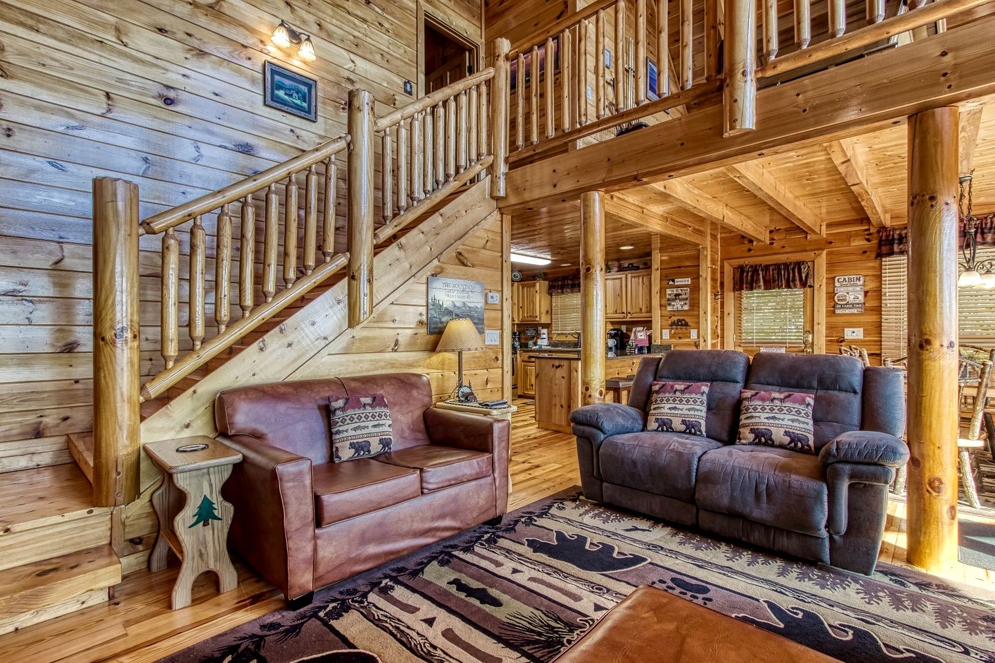 Cabin Retreat with Jacuzzi, Pool Table and Pool in Pigeon Forge, Tennessee