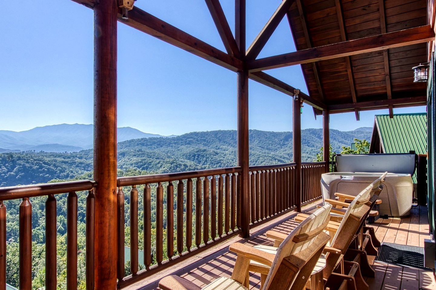 Cabin Retreat with Jacuzzi, Pool Table and Pool in Pigeon Forge, Tennessee