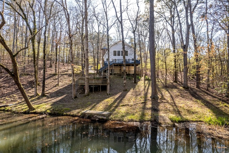 Riverfront Cabin with Deck and Rustic Charm in Arkansas