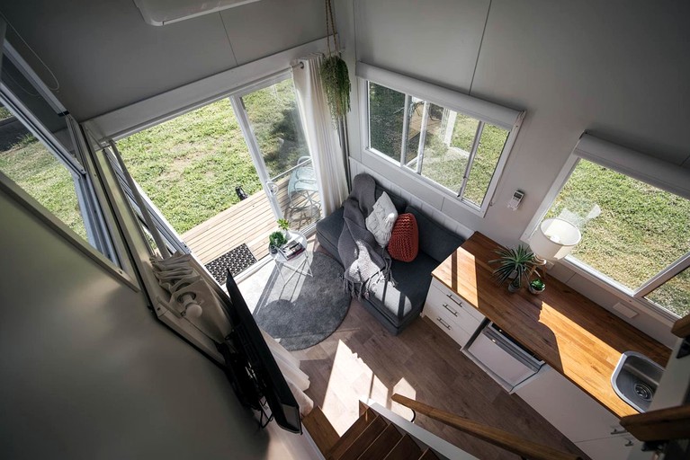 -- (Australia, --, --)