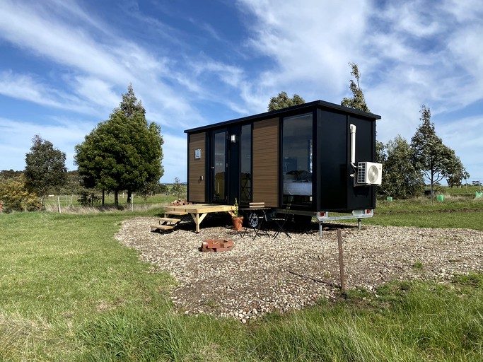 Pet Friendly Tiny Home for a Glamping Getaway outside Melbourne