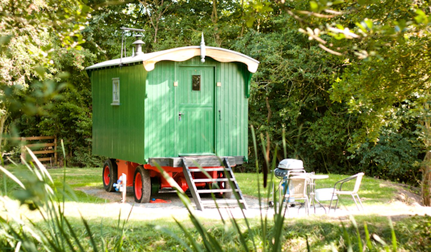 Unique Gypsy Caravan Rental with Barbecue in Worcestershire, England