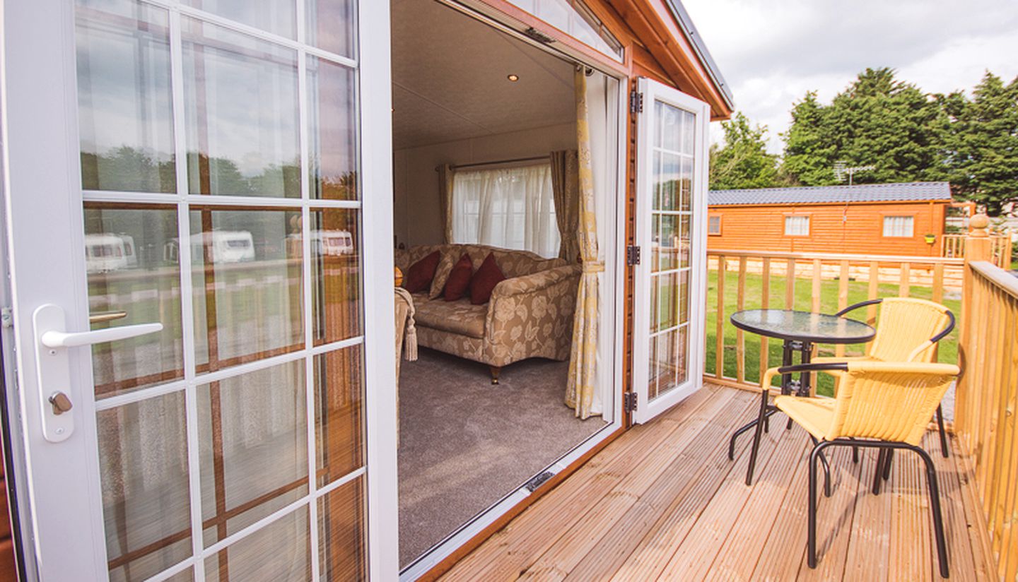 Delightful Log Cabin Vacation Rental in Worcestershire, England