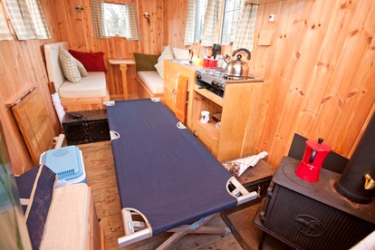 Unique and Cozy Caravan Camping Rental near Gloucestershire, England photo 5