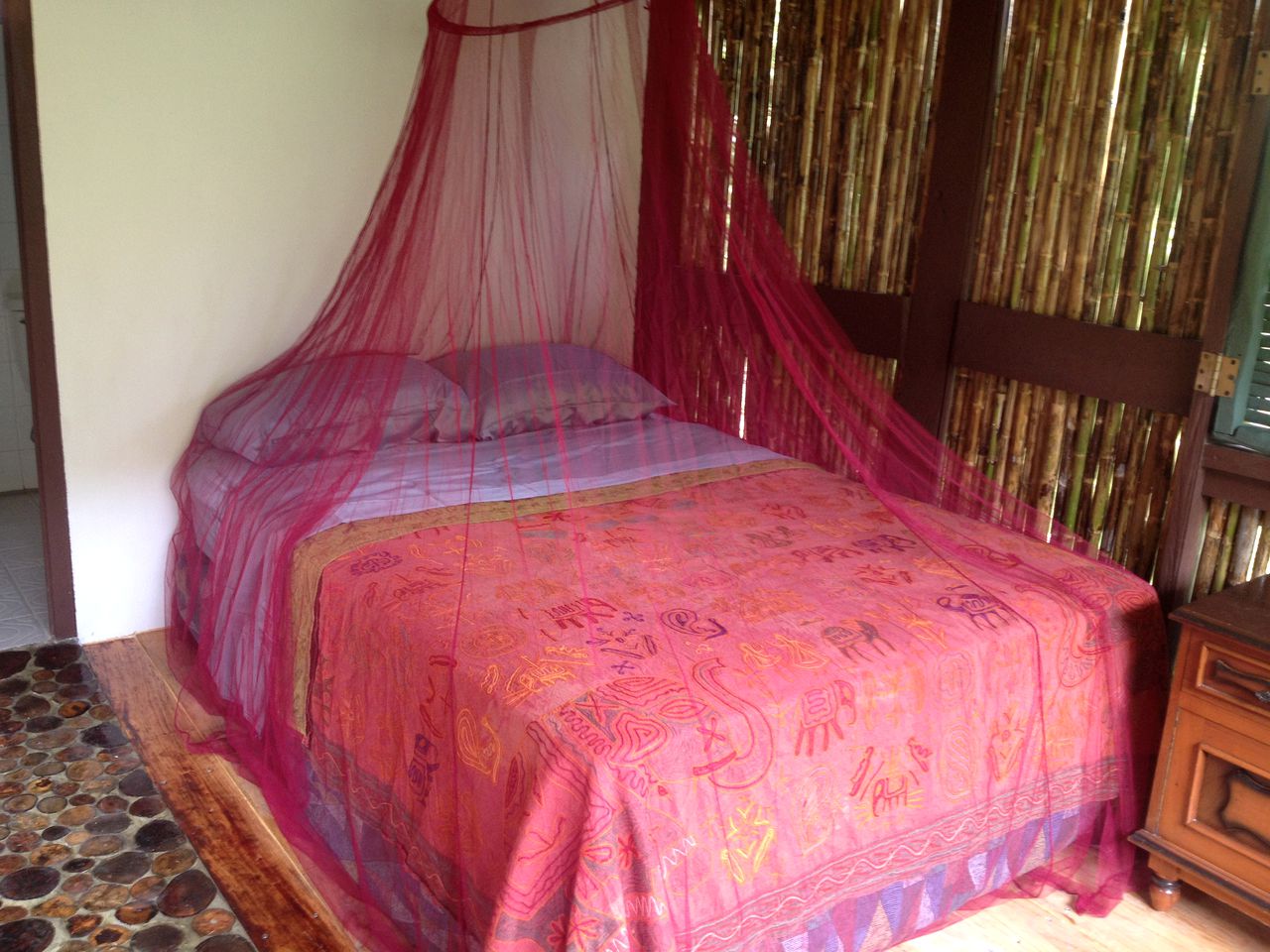 Eco-Friendly Cabin Rental Set on a Hilltop in West Panama