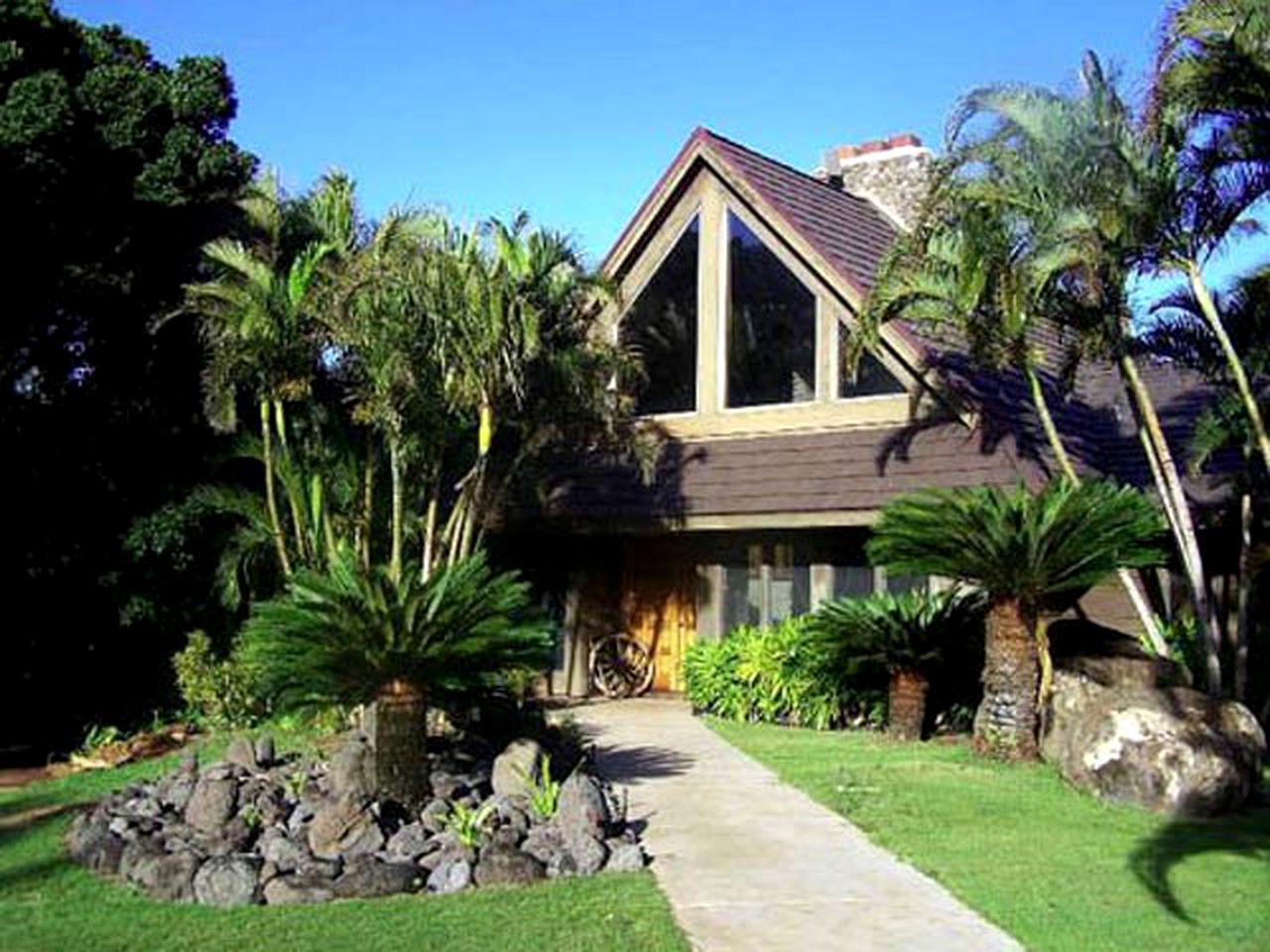 Tropical Villa Getaway with Beachfront Views on Moloka'i, Hawaii