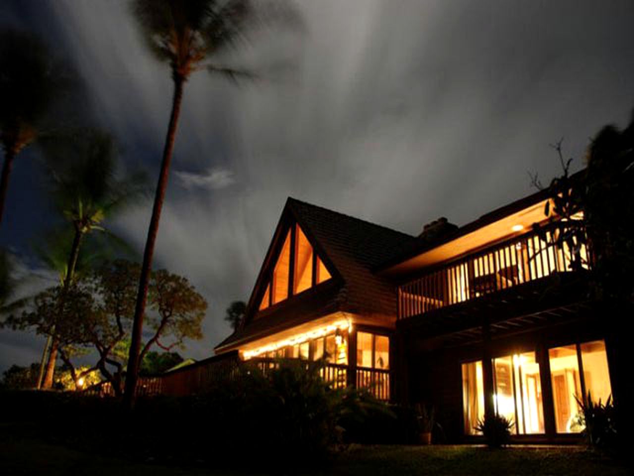 Beachfront Villa Retreat with Stunning Ocean Views on Moloka'i, Hawaii