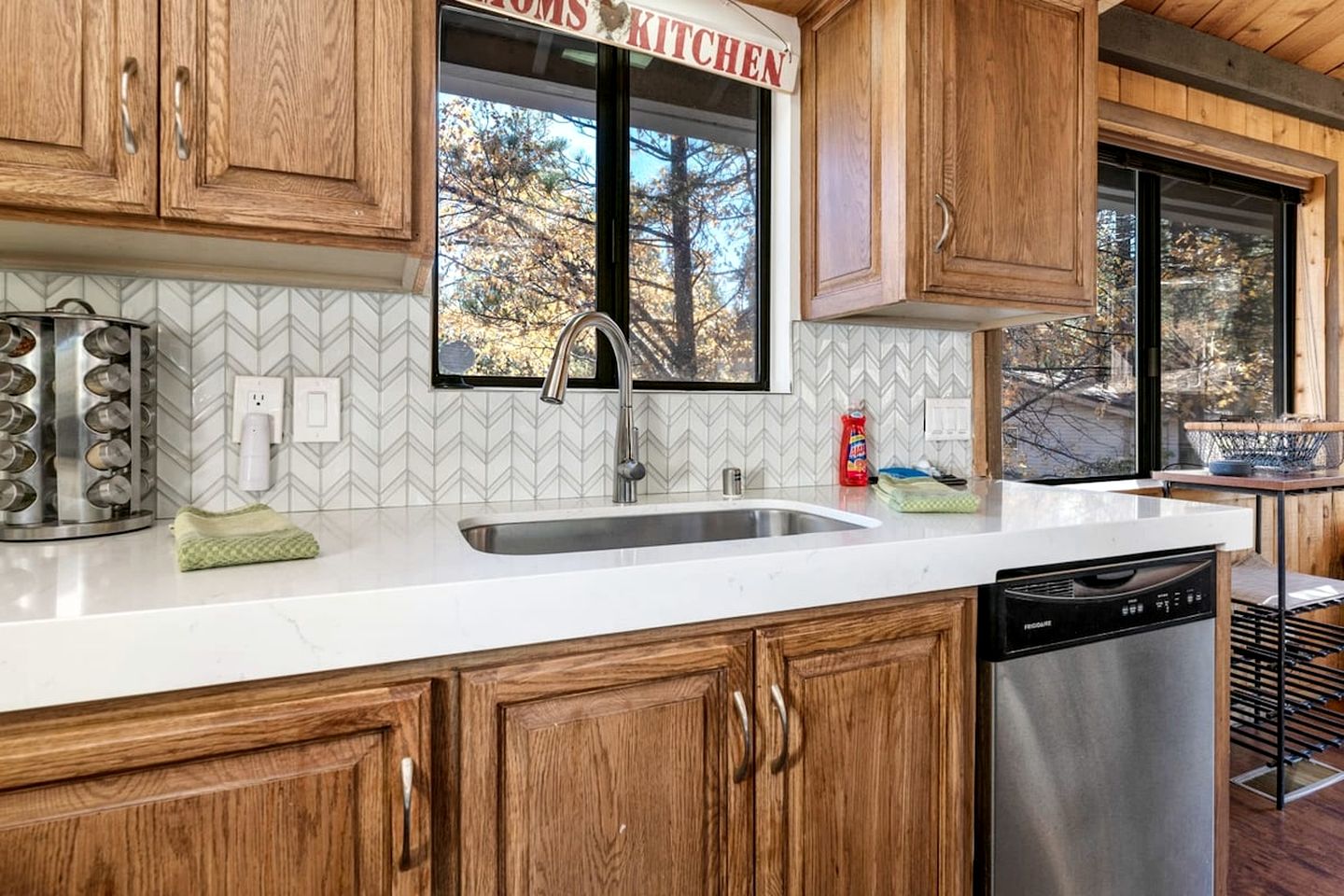 Gorgeous Cottage with Hot-tub and Barbecue in Big Bear Lake, California