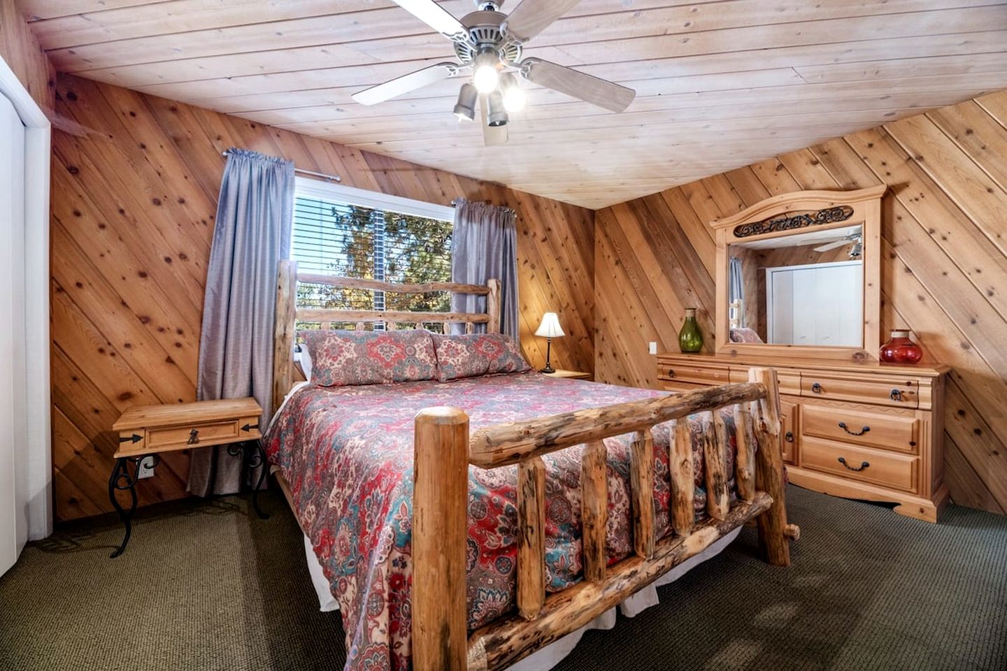 Gorgeous Cottage with Hot-tub and Barbecue in Big Bear Lake, California