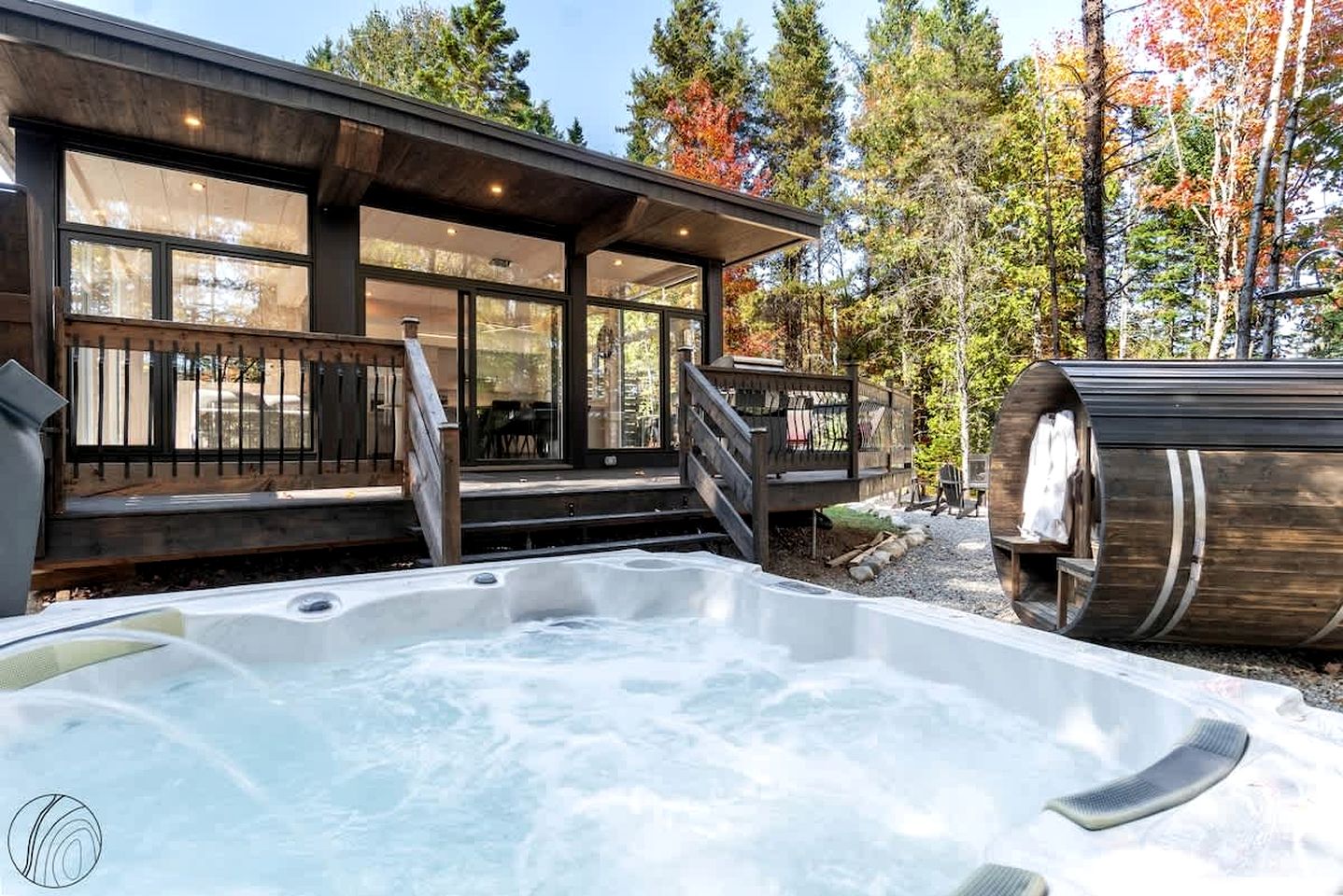 Tranquil Scandinavian Chalet with Panoramic Forest Views and Private Jacuzzi near Saint-Côme, QC