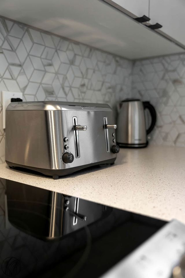 Tranquil Scandinavian Chalet with Panoramic Forest Views and Private Jacuzzi near Saint-Côme, QC