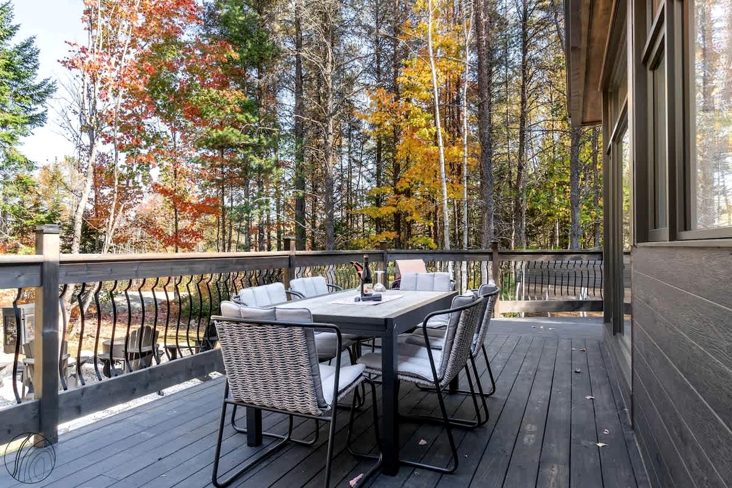 Tranquil Scandinavian Chalet with Panoramic Forest Views and Private Jacuzzi near Saint-Côme, QC