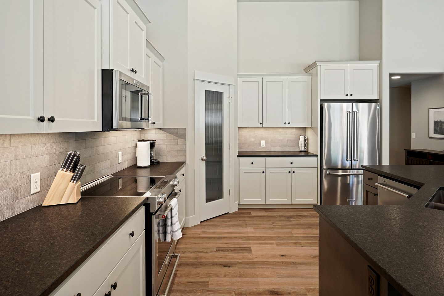 Fantastic Glamping Getaway to Oregon: Luxury Cottage with a Hot Tub in Bend near the Deschutes National Forest