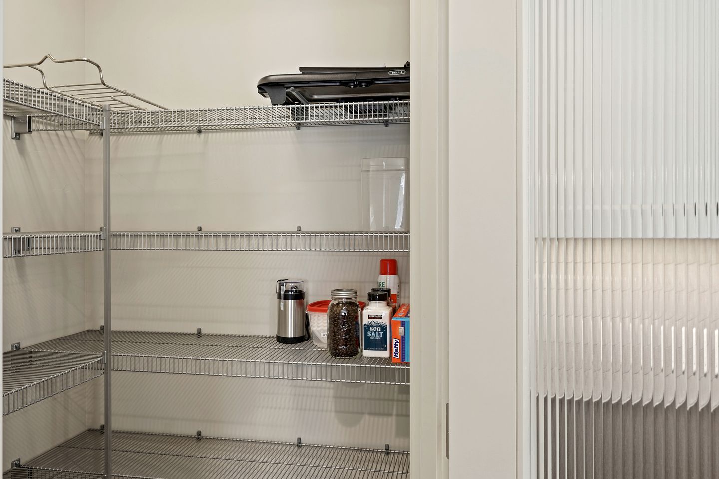 Fantastic Glamping Getaway to Oregon: Luxury Cottage with a Hot Tub in Bend near the Deschutes National Forest