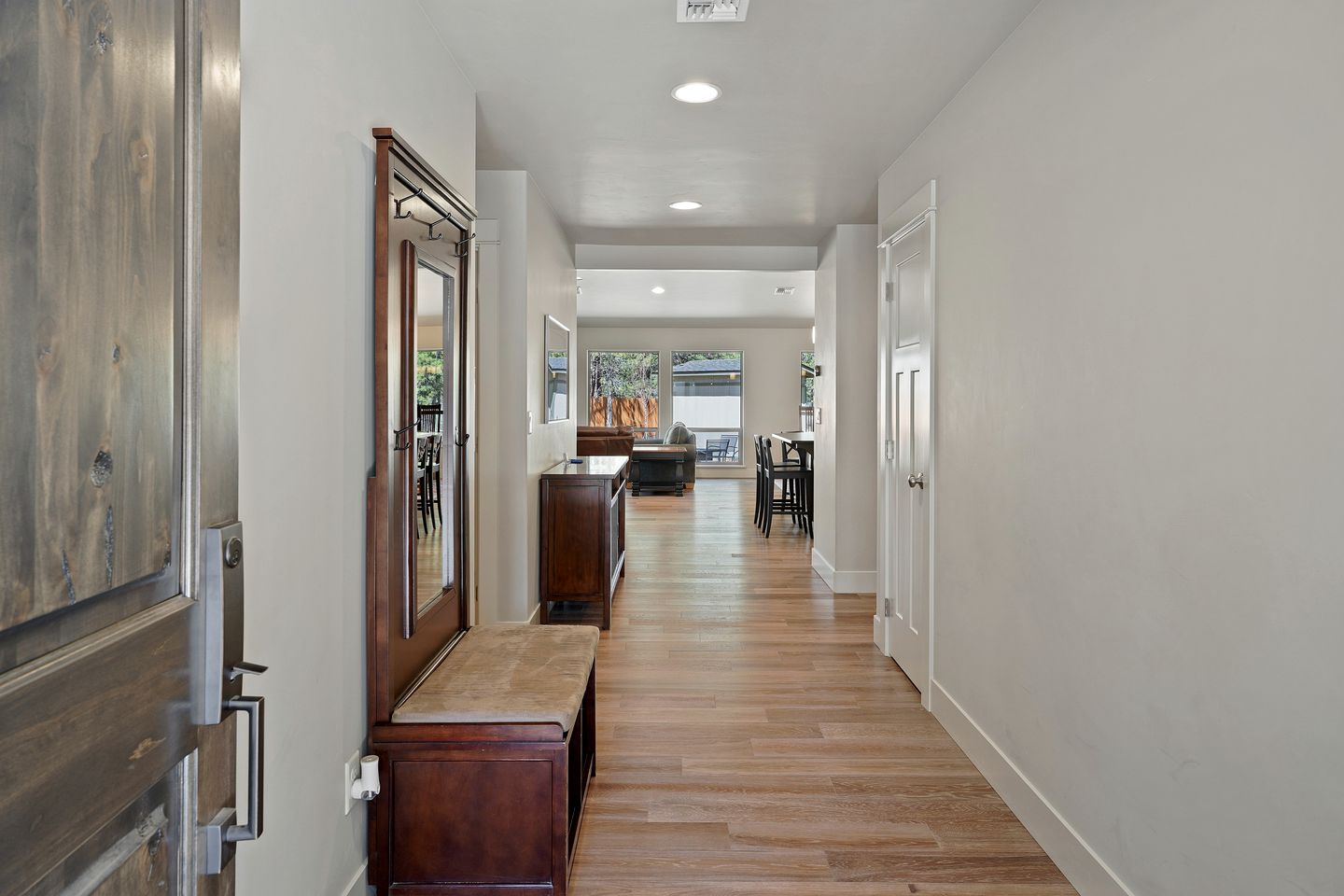 Fantastic Glamping Getaway to Oregon: Luxury Cottage with a Hot Tub in Bend near the Deschutes National Forest