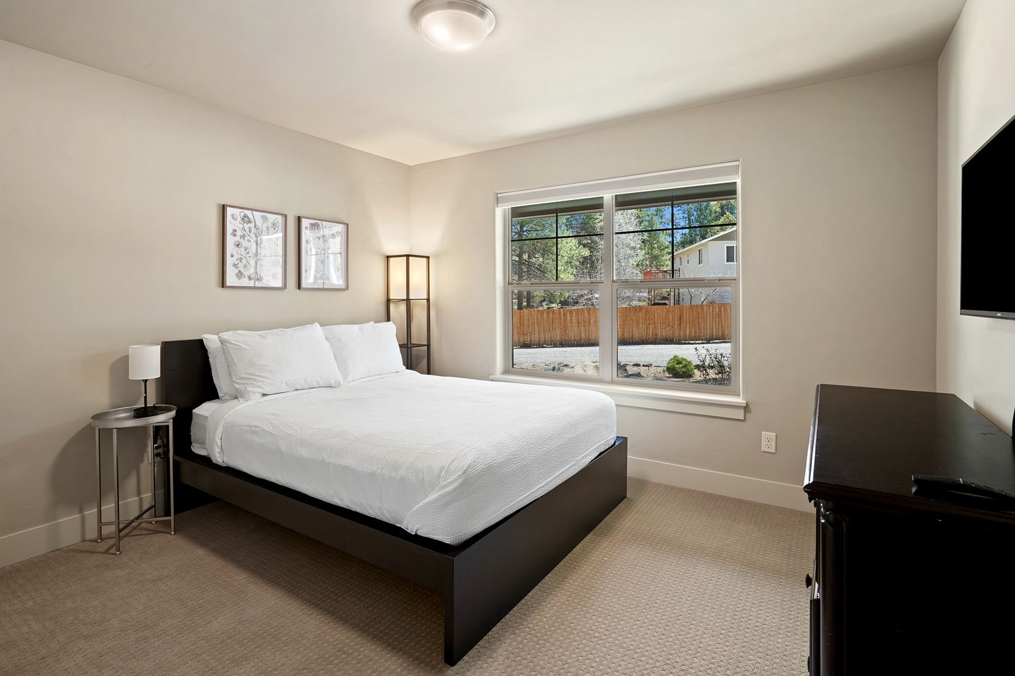 Fantastic Glamping Getaway to Oregon: Luxury Cottage with a Hot Tub in Bend near the Deschutes National Forest