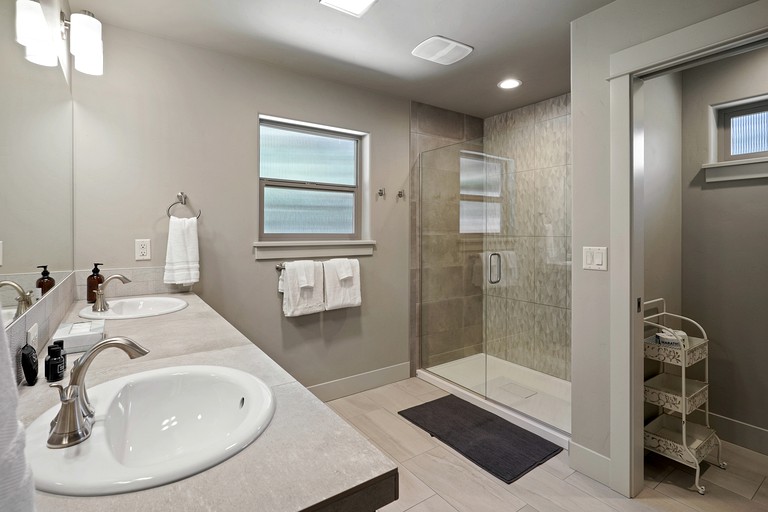 Floating Homes (United States of America, Bend, Oregon)