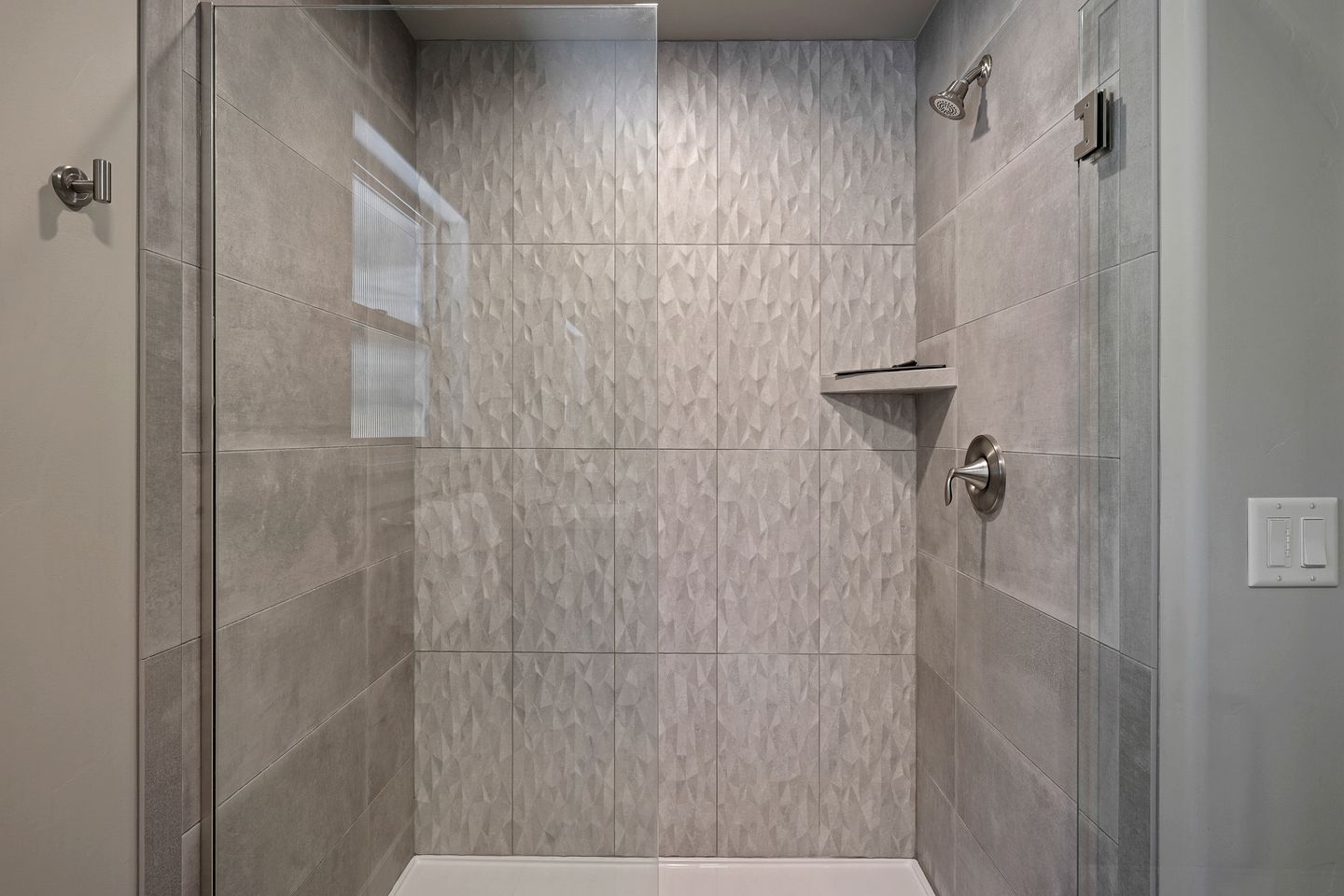 Fantastic Glamping Getaway to Oregon: Luxury Cottage with a Hot Tub in Bend near the Deschutes National Forest