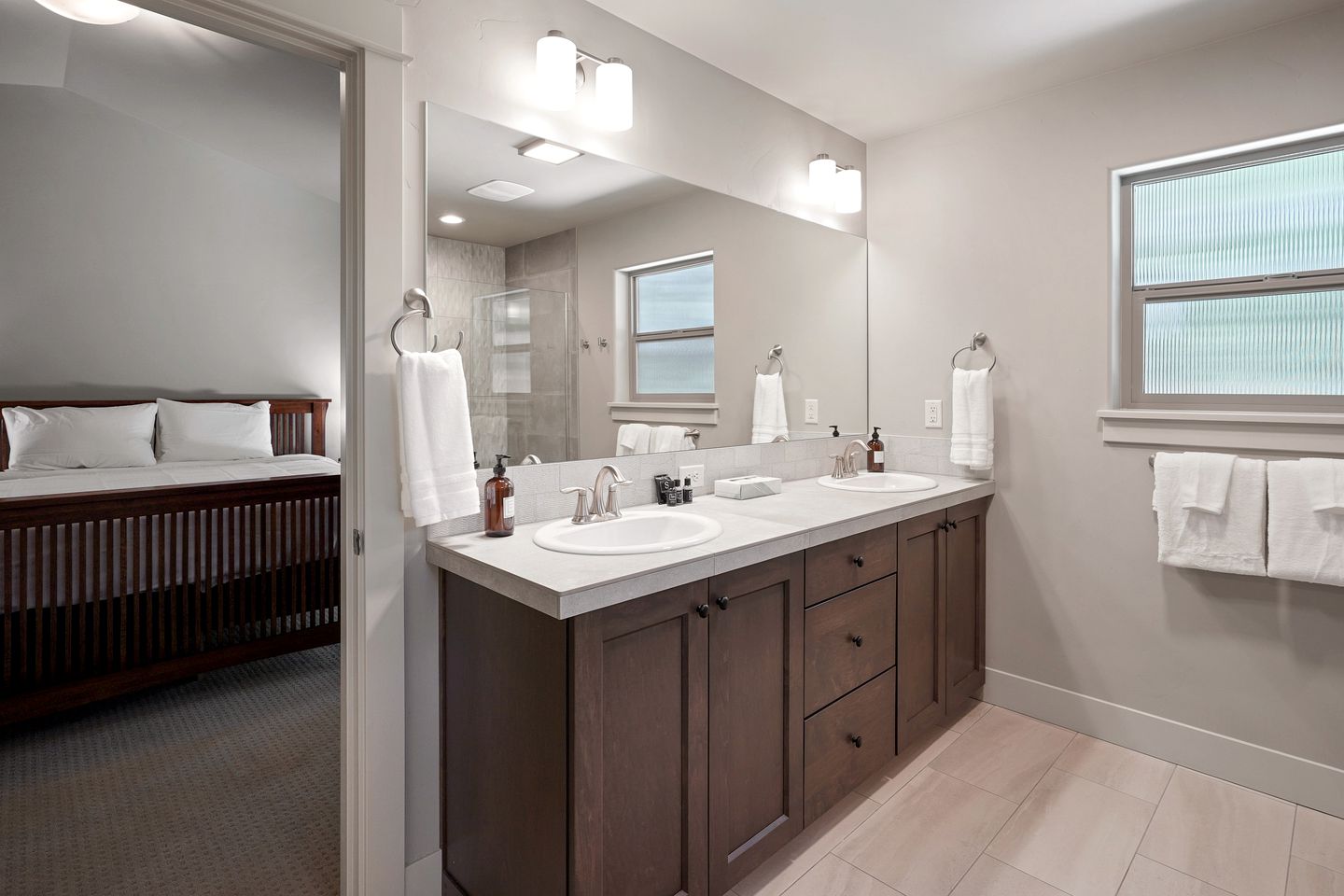 Fantastic Glamping Getaway to Oregon: Luxury Cottage with a Hot Tub in Bend near the Deschutes National Forest