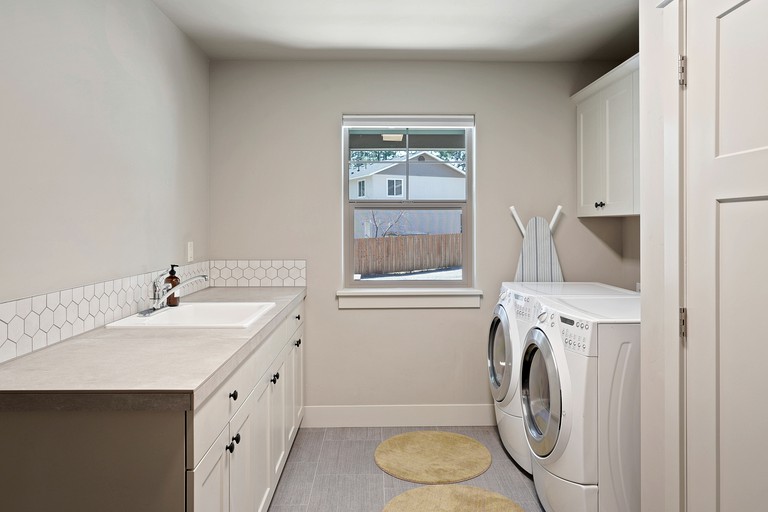 Floating Homes (United States of America, Bend, Oregon)