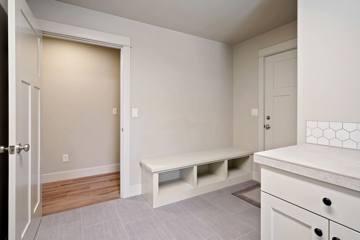 Fantastic Glamping Getaway to Oregon: Luxury Cottage with a Hot Tub in Bend near the Deschutes National Forest