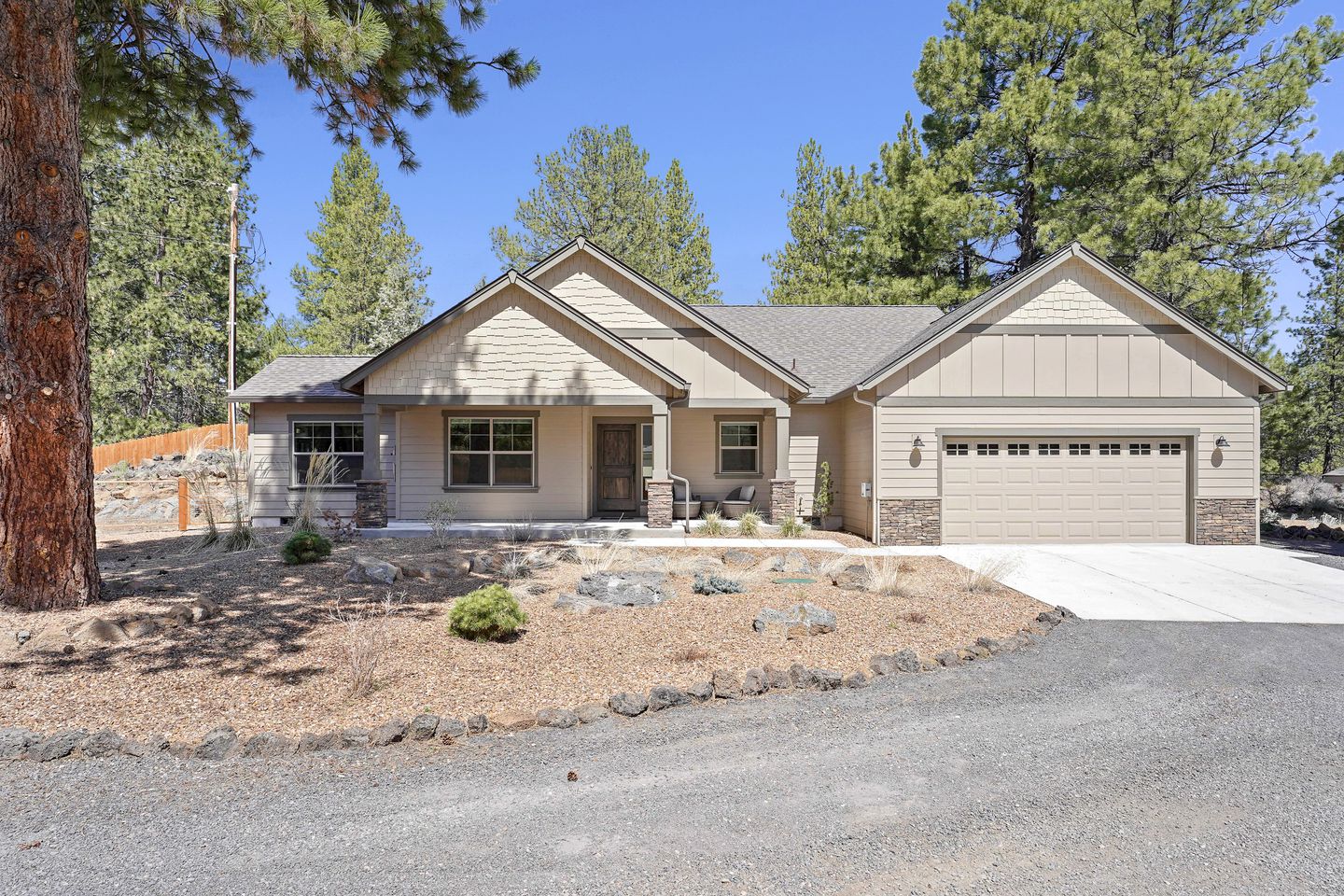 Fantastic Glamping Getaway to Oregon: Luxury Cottage with a Hot Tub in Bend near the Deschutes National Forest