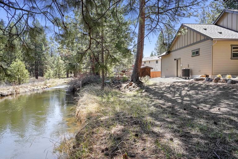 Floating Homes (United States of America, Bend, Oregon)