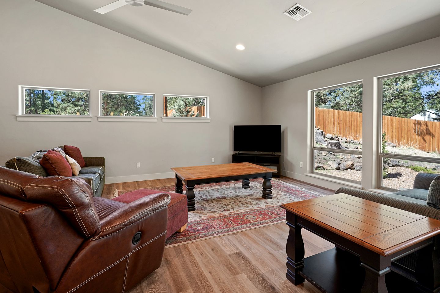 Fantastic Glamping Getaway to Oregon: Luxury Cottage with a Hot Tub in Bend near the Deschutes National Forest