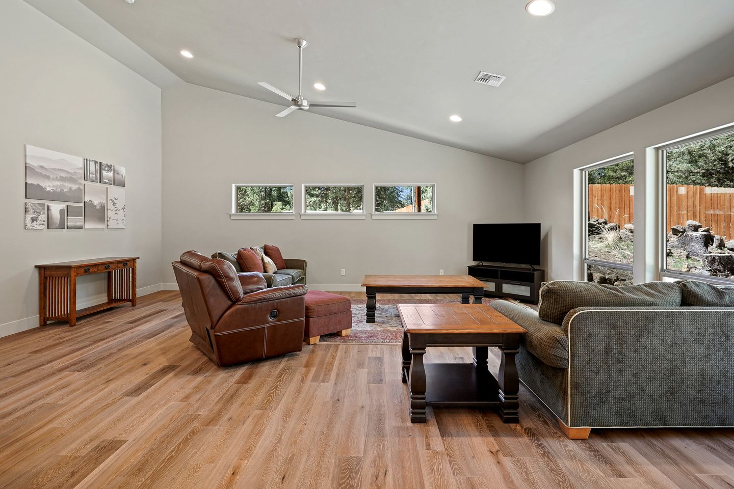 Fantastic Glamping Getaway to Oregon: Luxury Cottage with a Hot Tub in Bend near the Deschutes National Forest