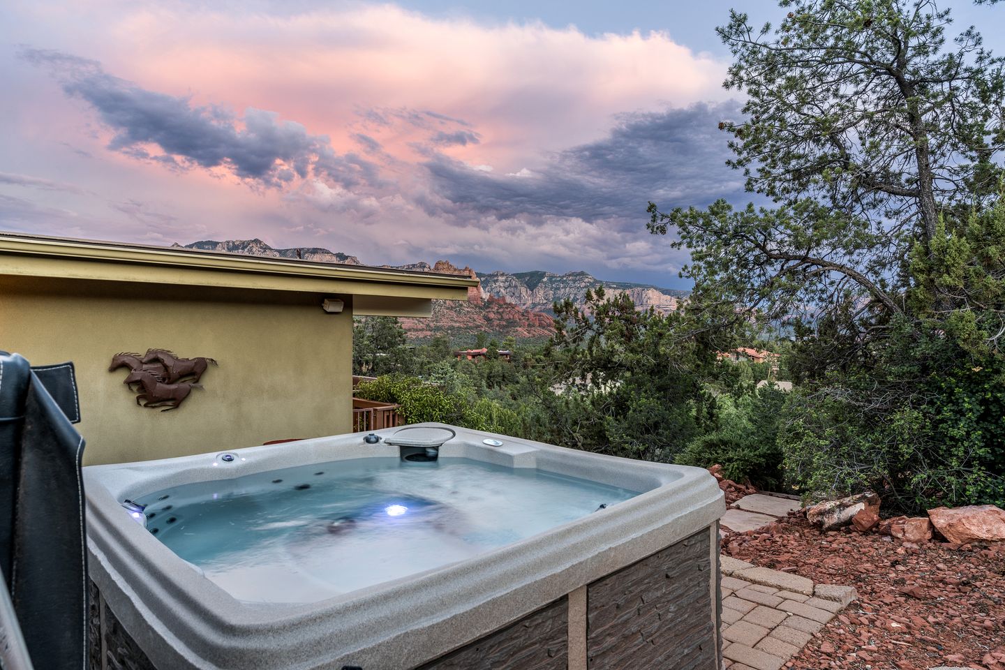 Secluded Rental with Spa and Panoramic Mountain Views in Arizona