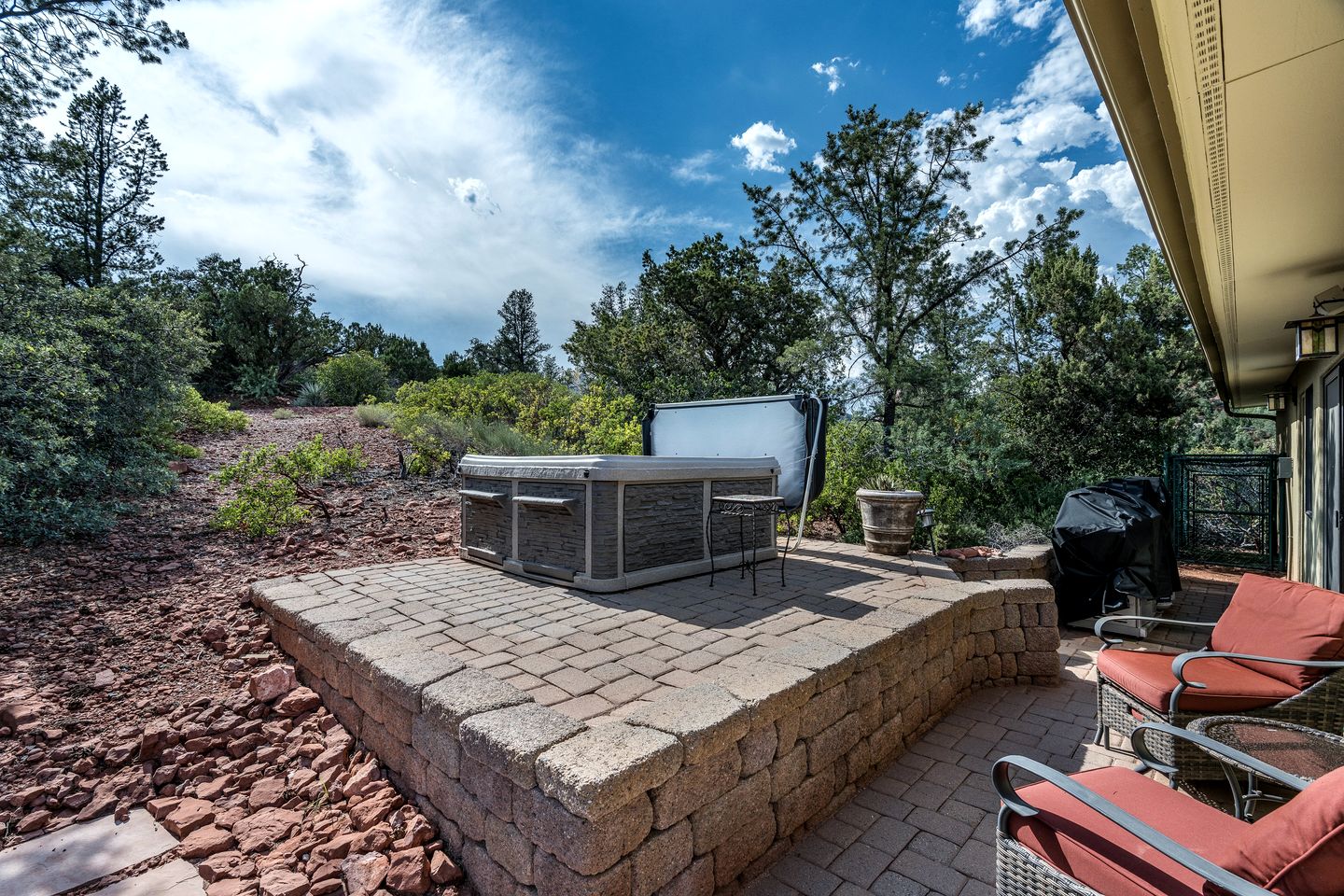 Secluded Rental with Spa and Panoramic Mountain Views in Arizona