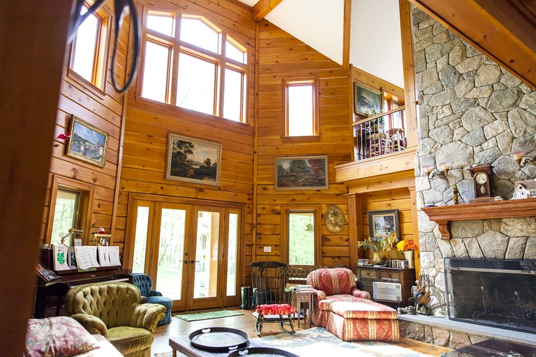 Country Getaway Nestled in Enchanting Westchester County near New York City | Log Cabins (Bedford, New York, United States of America)