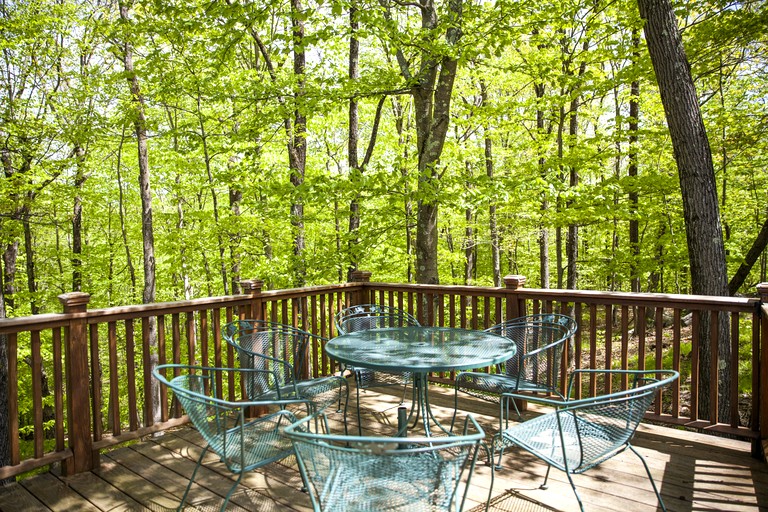 Country Getaway Nestled in Enchanting Westchester County near New York City | Log Cabins (Bedford, New York, United States of America)