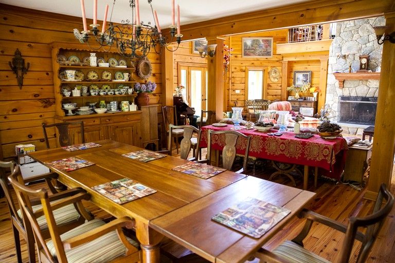 Country Getaway Nestled in Enchanting Westchester County near New York City | Log Cabins (Bedford, New York, United States of America)