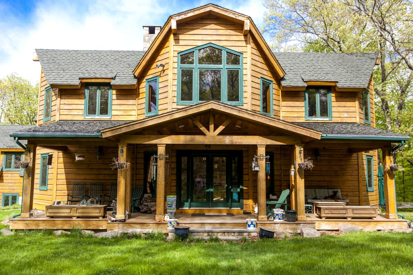 Country Getaway Nestled in Enchanting Westchester County near New York City | Log Cabins (Bedford, New York, United States of America)