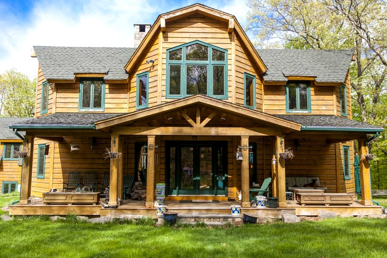 Country Getaway Nestled in Enchanting Westchester County near New York City | Log Cabins (Bedford, New York, United States of America)