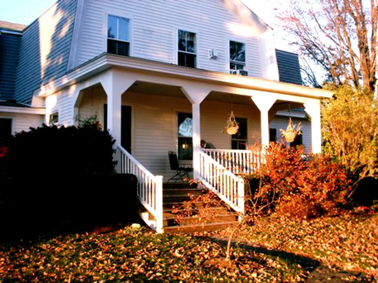 Room with Complimentary Breakfast in the Winthrop Lakes Region, Maine