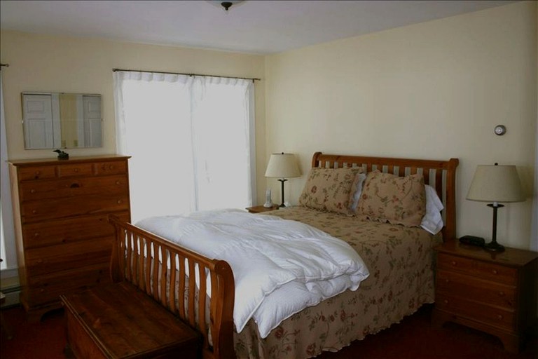 Maple Hill Farm Lake House, Vacation Rentals, New London, United