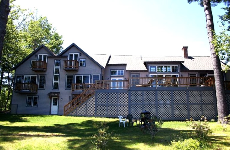 Maple Hill Farm Lake House, Vacation Rentals, New London, United States of America Glamping Hub