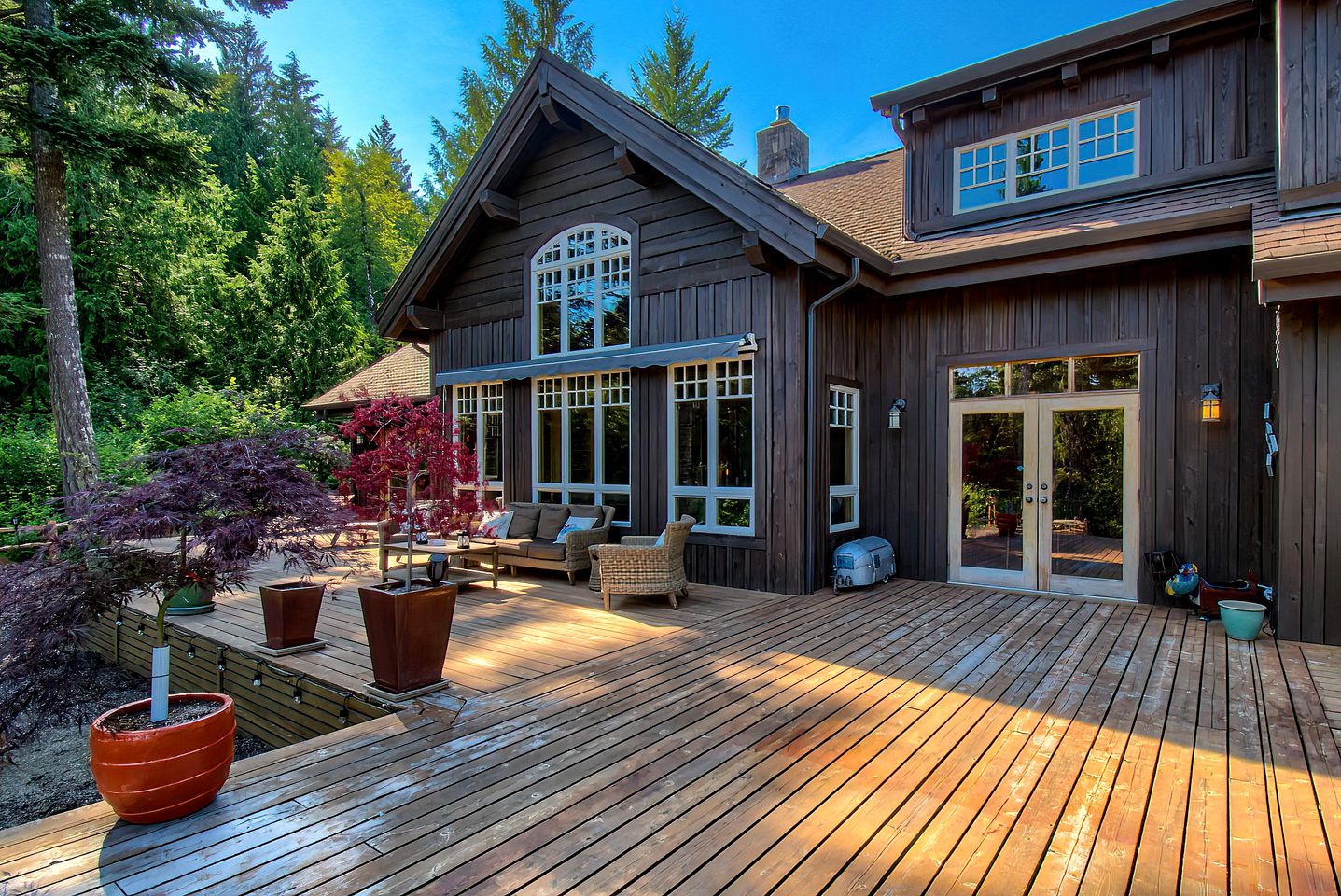 Luminous and Spacious Ski Cabin with Shared Hot Tub that Offers Stunning Landscapes of the Columbia River Gorge, Washington