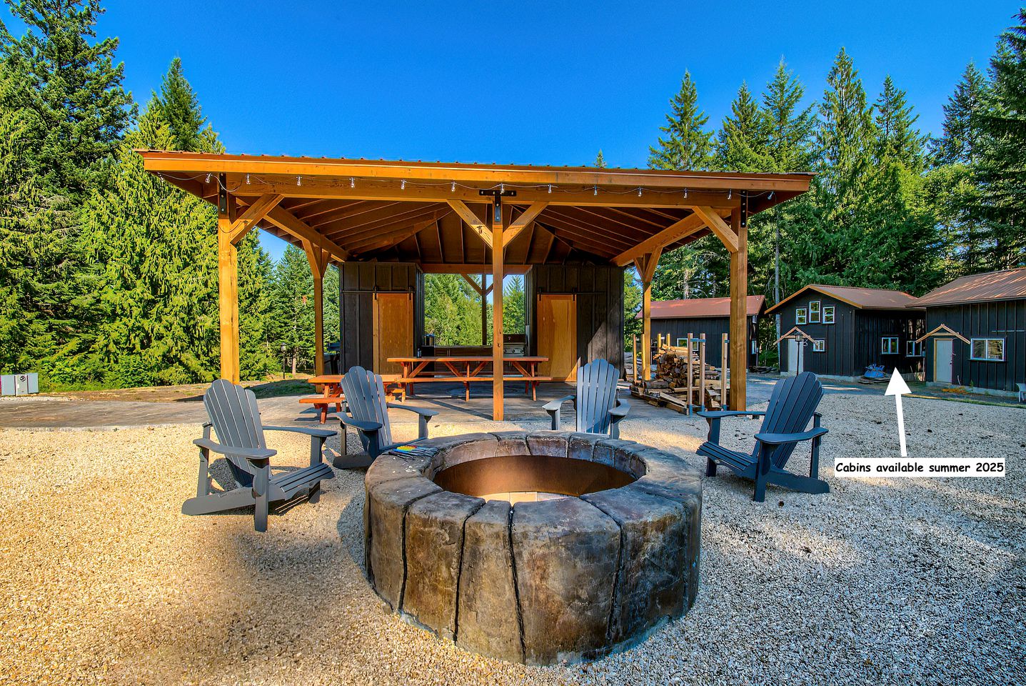 Luminous and Spacious Ski Cabin with Shared Hot Tub that Offers Stunning Landscapes of the Columbia River Gorge, Washington