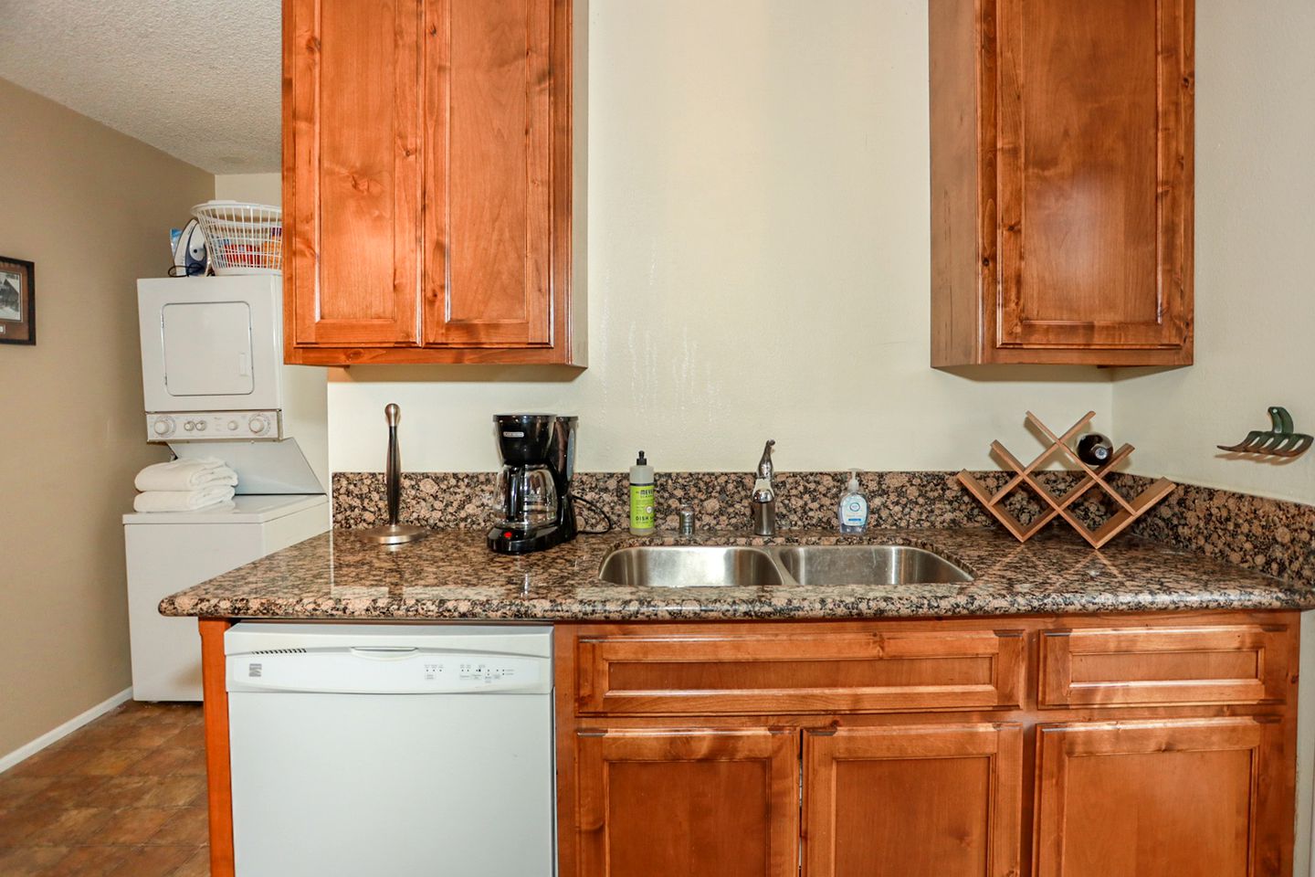 Perfect Family Glamping Getaway Destination: Charming and Comfortable Cabin in Big Bear City, California