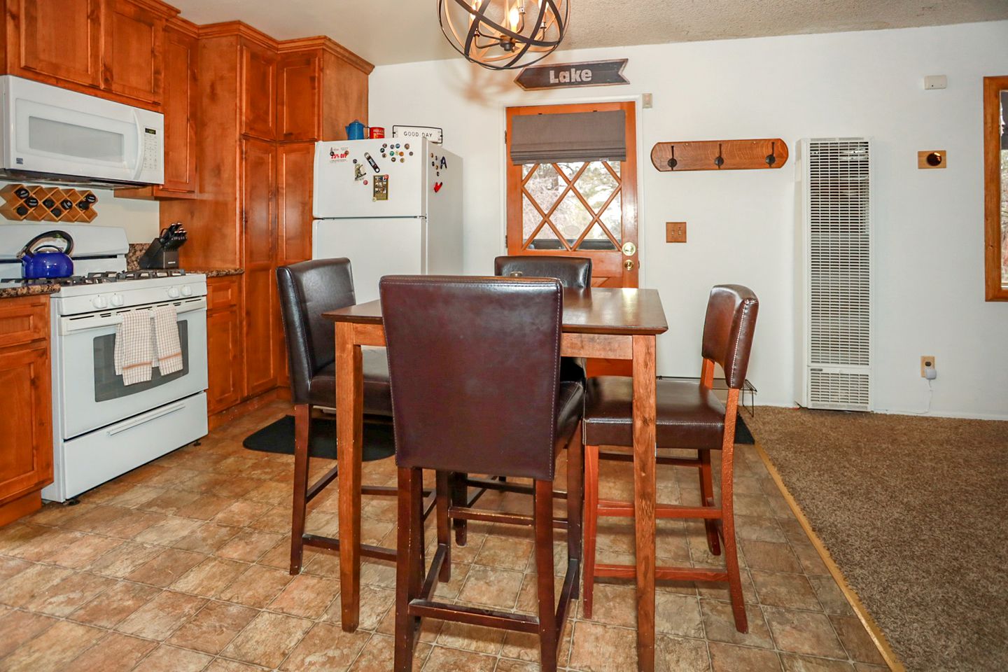 Perfect Family Glamping Getaway Destination: Charming and Comfortable Cabin in Big Bear City, California