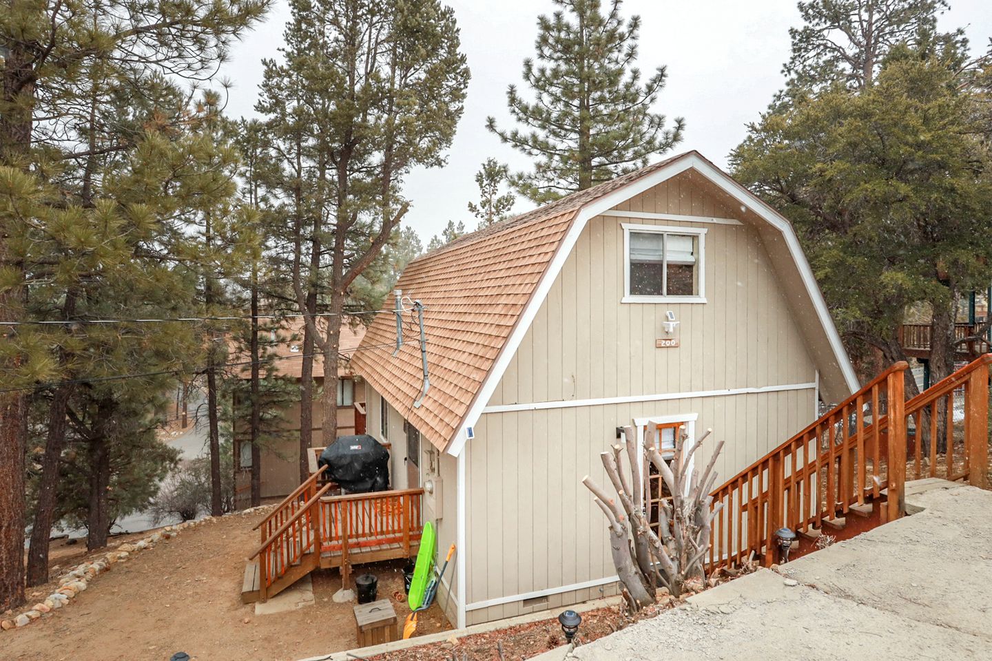 Perfect Family Glamping Getaway Destination: Charming and Comfortable Cabin in Big Bear City, California